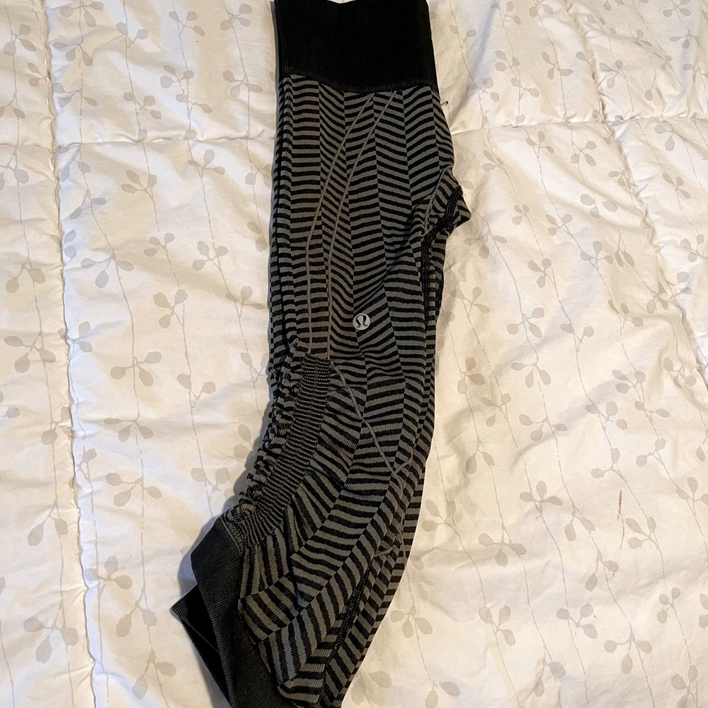 Lululemon Cropped leggings (size 2)